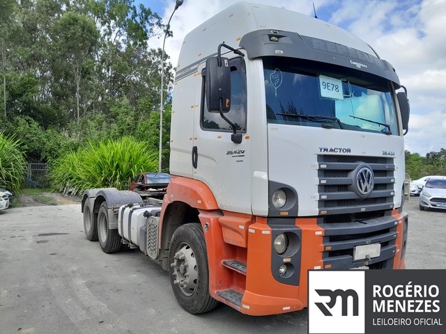 VOLKSWAGEN TRACTOR 26.420 6X4 2015