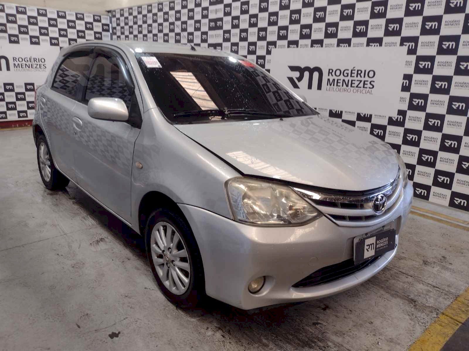 TOYOTA ETIOS HB XLS 1.5 2013 GASOLINA ALCOOL