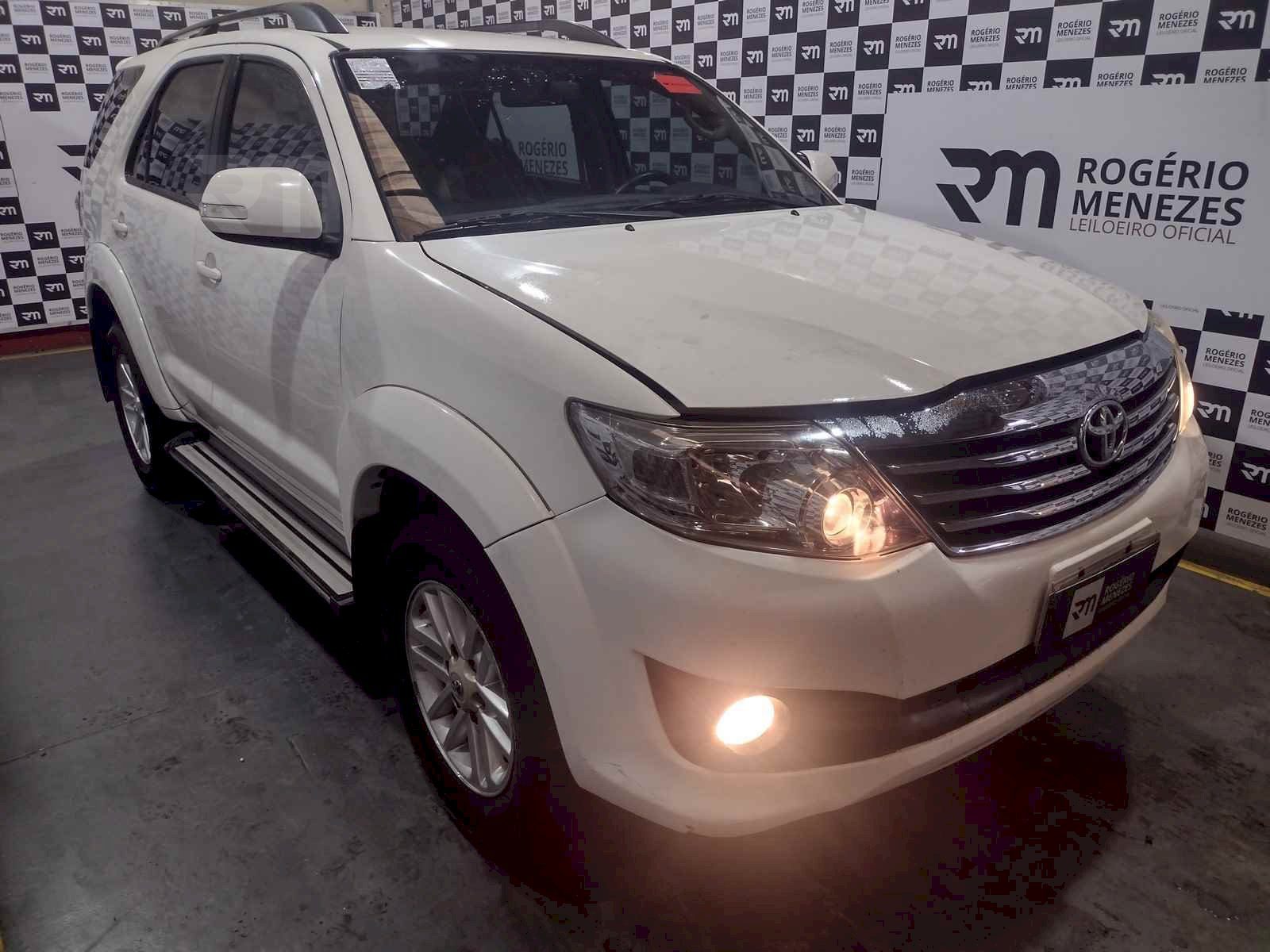 TOYOTA HILUX SW4 4X2SR 2014 2015 GASOLINA ALCOOL